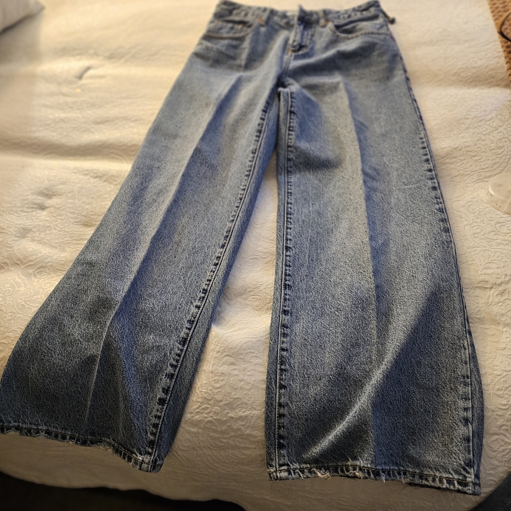 Women's High-Rise Wide-Leg Jeans in Light Blue Wash